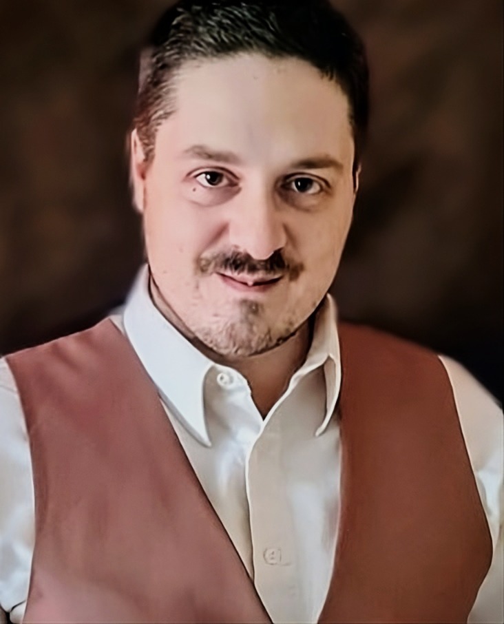 Loris Gutic Headshot